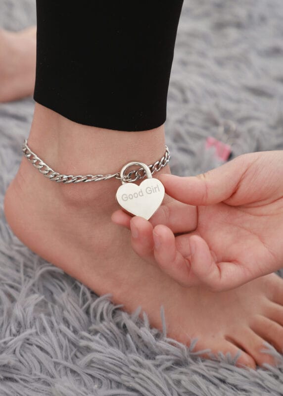 Submissive anklet meaning - Learn what a submissive anklet means in BDSM and what its placement says. Symbolic jewelry for ownership, devotion, and discreet submission.