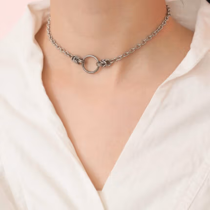 O ring collar with lockable clasp and engraving option